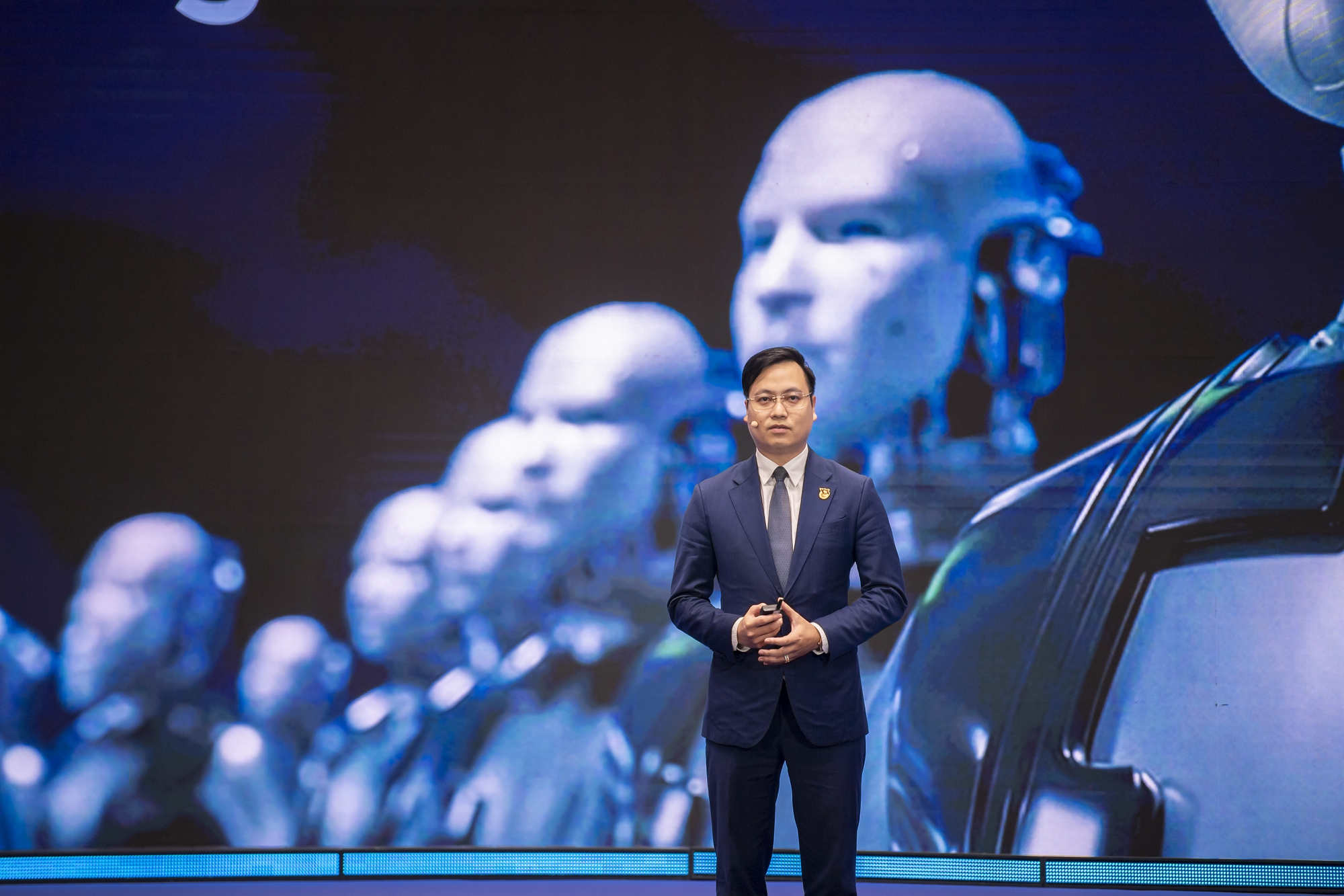 TS Trần Quang Hưng: 1 triệu đô ở Los Angeles "nuôi" đội ngũ 4 người trong 1 năm, nhưng ở Việt Nam thì gây dựng được đội ngũ 10 người mạnh công nghệ trong 2-3 năm - Ảnh 1.