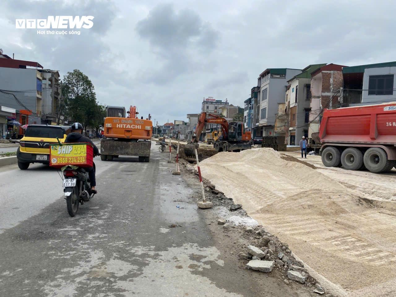 Dự án hơn 1000 tỷ đồng ở Thanh Hoá không rào chắn, người dân nơm nớp lo tai nạn- Ảnh 5.