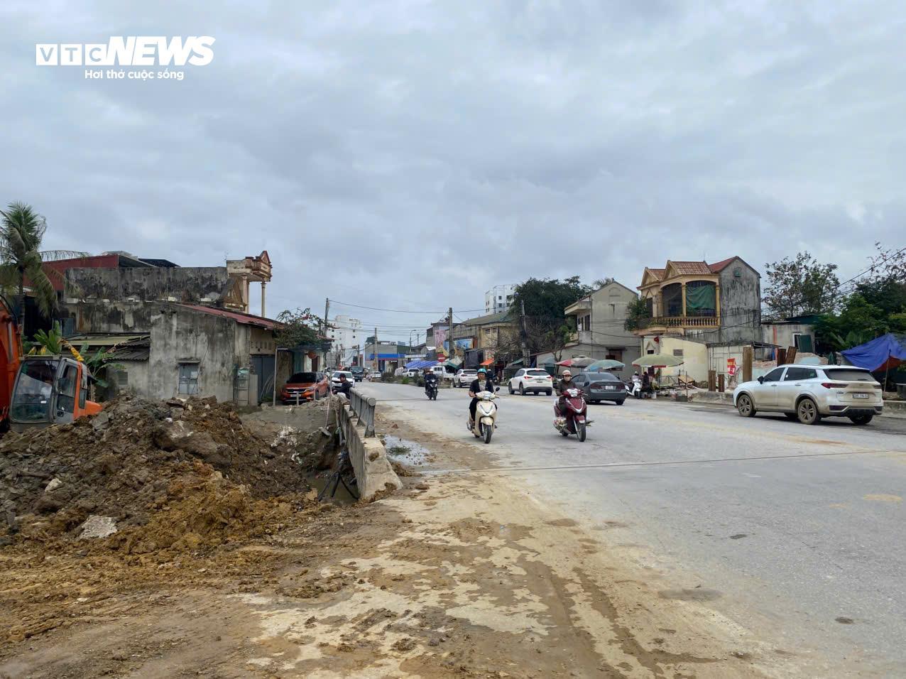 Dự án hơn 1000 tỷ đồng ở Thanh Hoá không rào chắn, người dân nơm nớp lo tai nạn- Ảnh 6.