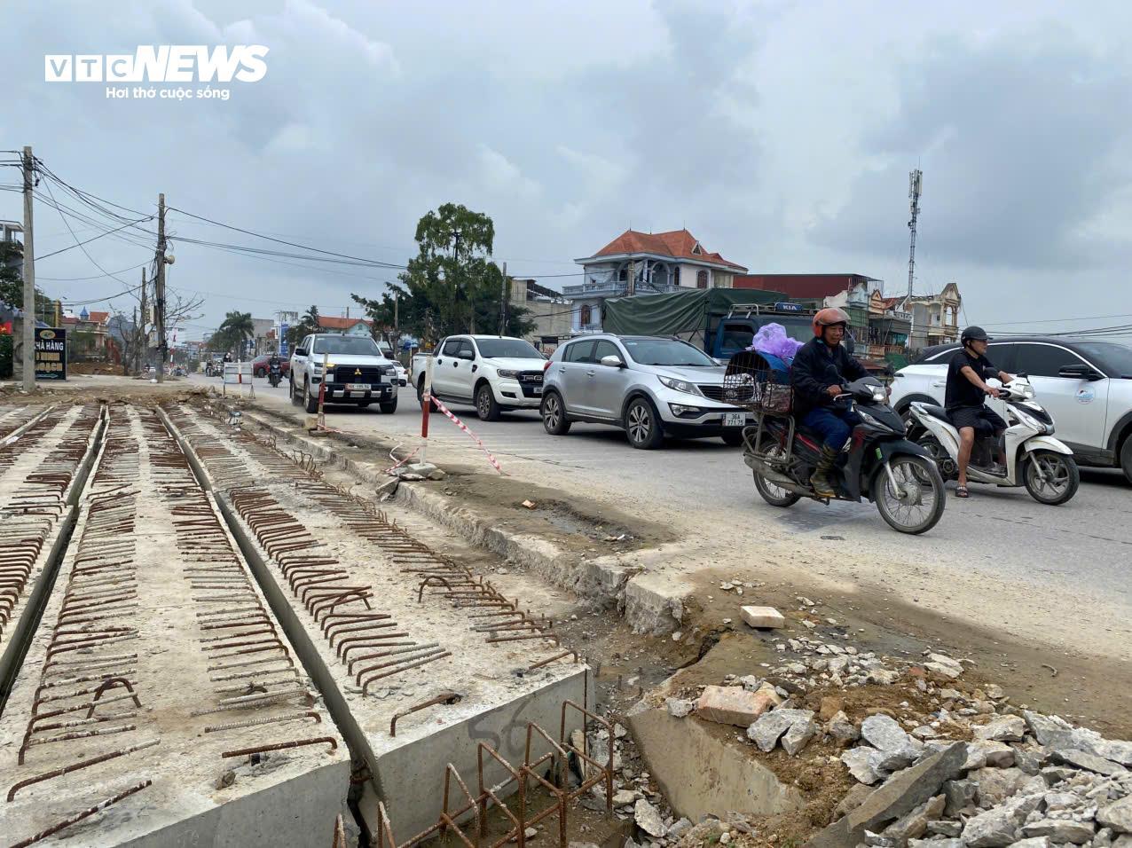 Dự án hơn 1000 tỷ đồng ở Thanh Hoá không rào chắn, người dân nơm nớp lo tai nạn- Ảnh 9.