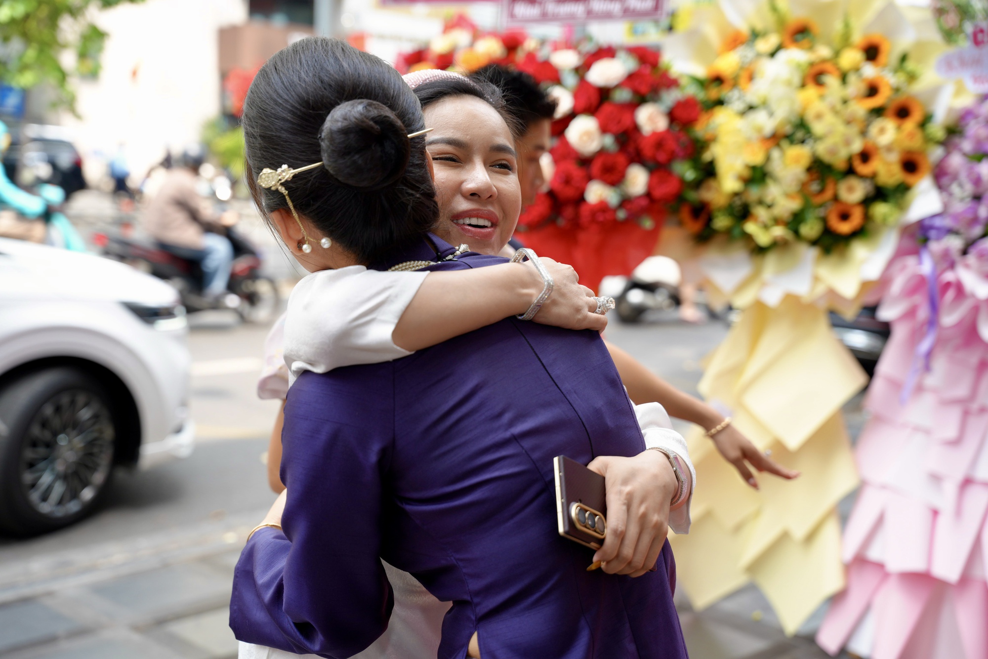 Đầu năm mới, hàng loạt nghệ sĩ tới chúc mừng Hoàng Mập- Ảnh 4.