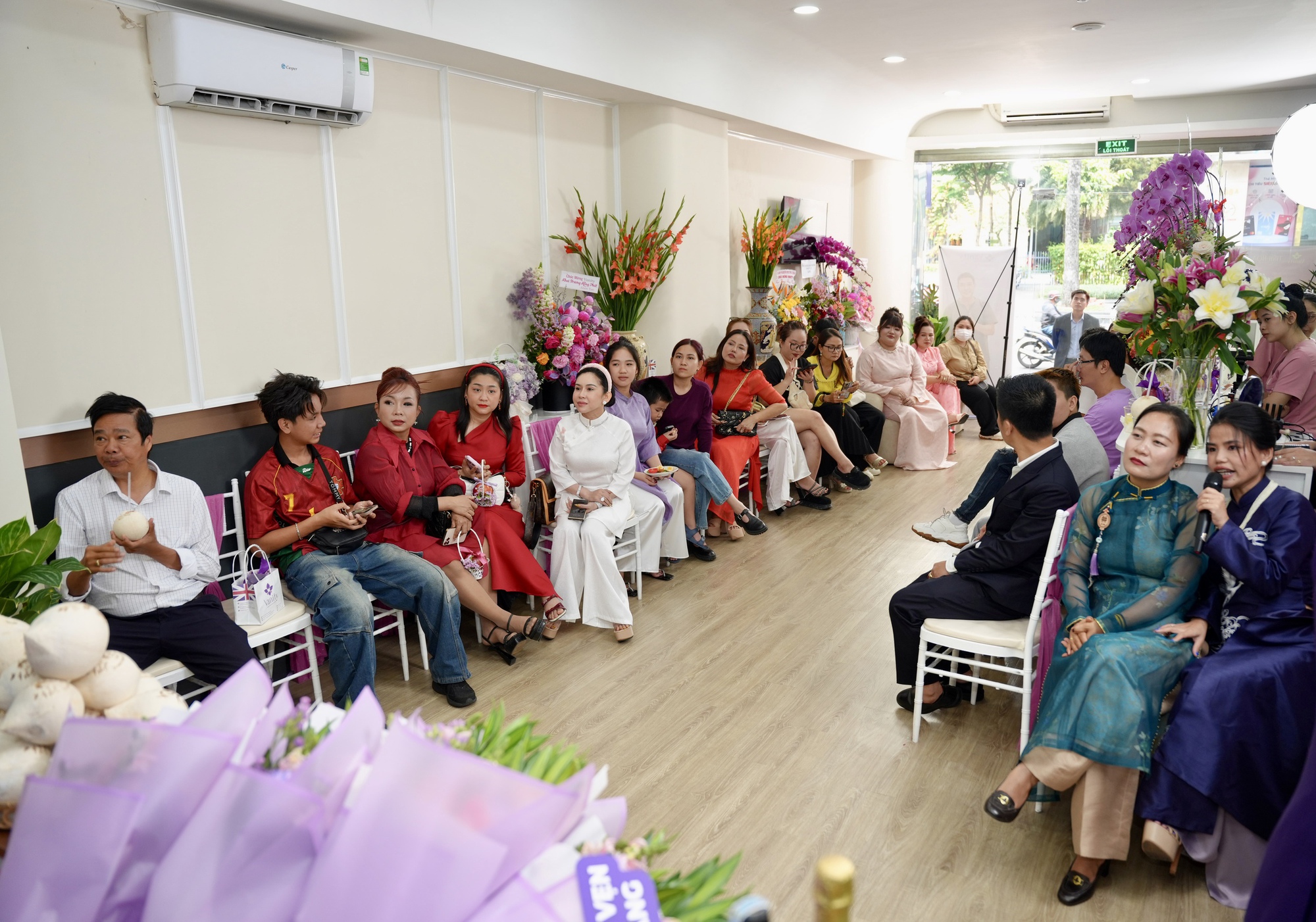 Đầu năm mới, hàng loạt nghệ sĩ tới chúc mừng Hoàng Mập- Ảnh 5.