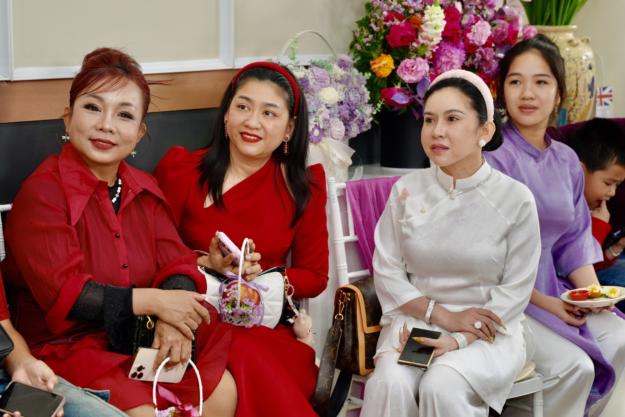 Đầu năm mới, hàng loạt nghệ sĩ tới chúc mừng Hoàng Mập- Ảnh 6.