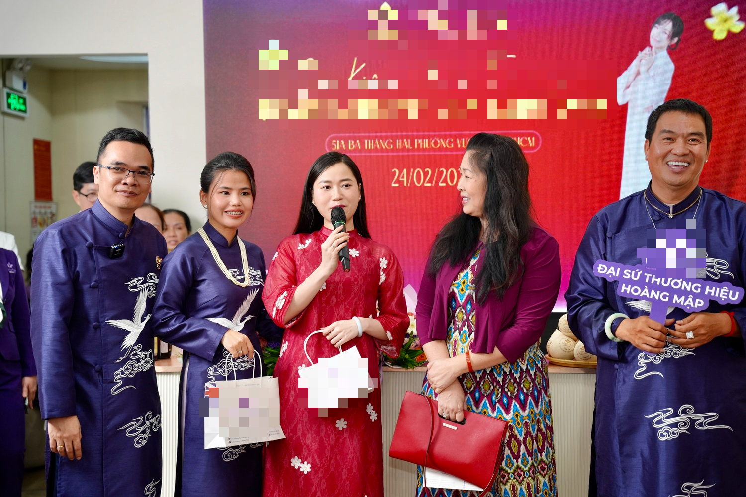 Đầu năm mới, hàng loạt nghệ sĩ tới chúc mừng Hoàng Mập- Ảnh 8.