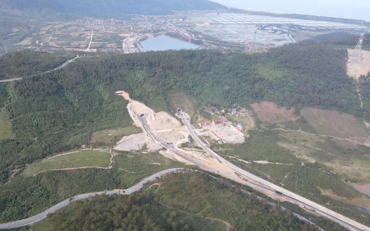 Hầm Đèo Ngang mở rộng hoàn tất thi công, chờ nghiệm thu để thông xe - Ảnh 1.