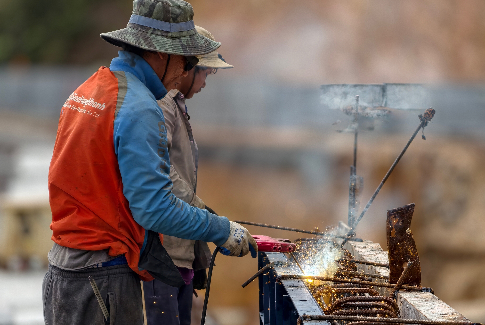 Hình hài cây cầu trên đèo Mimosa thay thế đoạn đường bị sạt lở cuối năm 2025 - Ảnh 9.