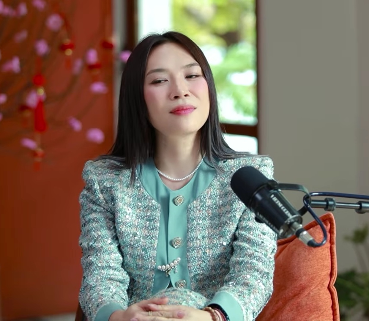 Nữ ca sĩ nổi tiếng bậc nhất Việt Nam: "Tôi phải chịu trách nhiệm cho 200 người đó"- Ảnh 1.