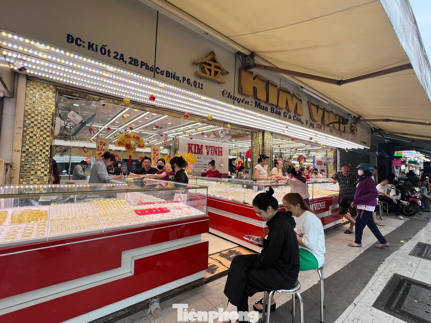 'Phố vàng bạc' sầm uất bỗng dưng vắng tanh vắng ngắt ngày Vía Thần tài- Ảnh 6.