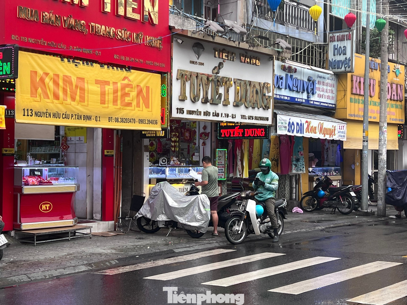 'Phố vàng bạc' sầm uất bỗng dưng vắng tanh vắng ngắt ngày Vía Thần tài- Ảnh 2.