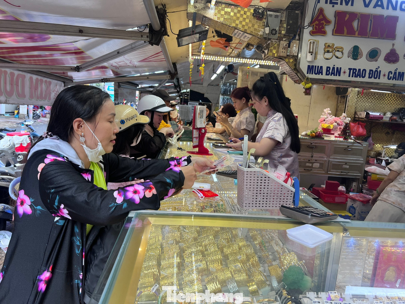 'Phố vàng bạc' sầm uất bỗng dưng vắng tanh vắng ngắt ngày Vía Thần tài- Ảnh 9.