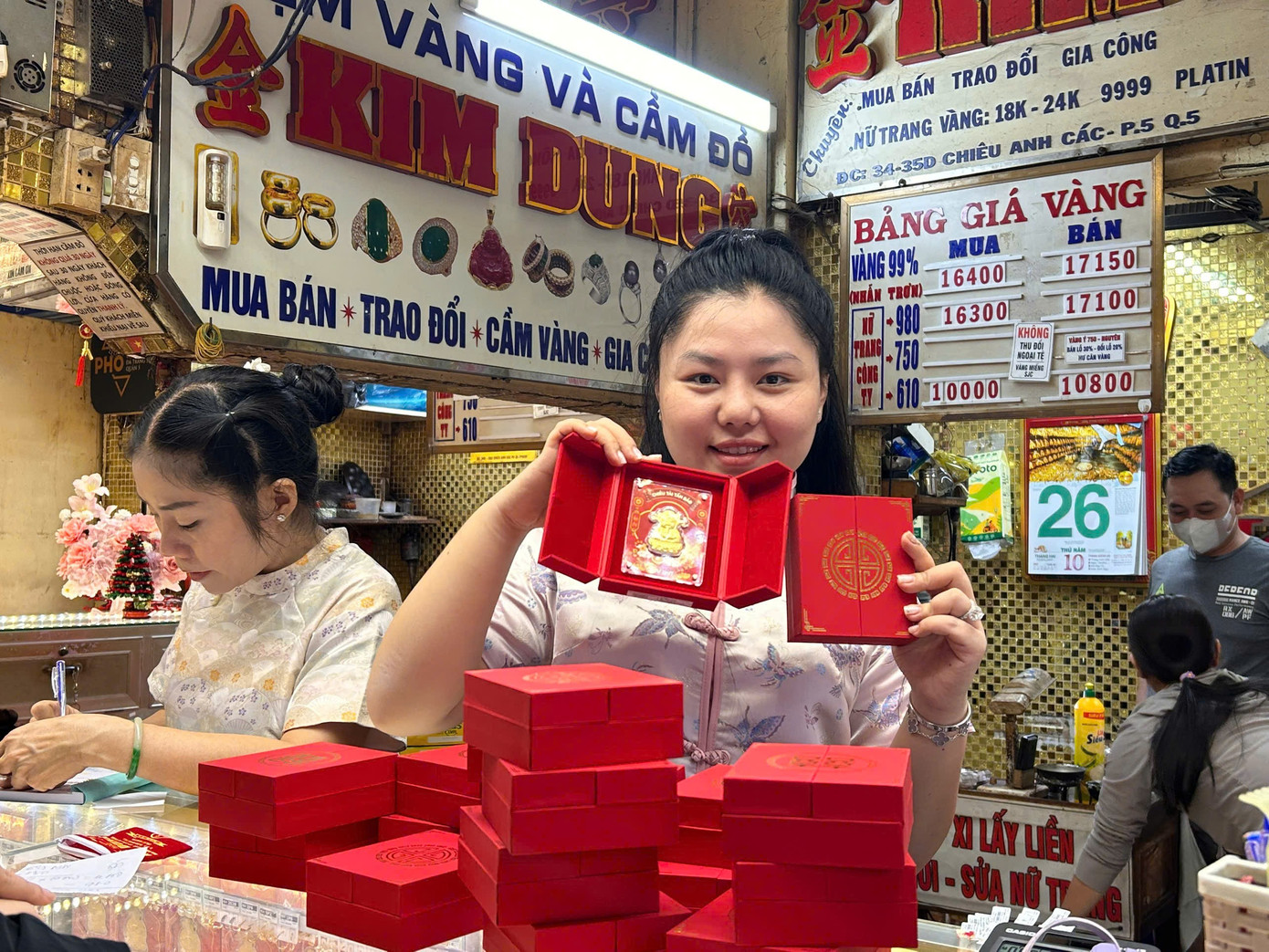 'Phố vàng bạc' sầm uất bỗng dưng vắng tanh vắng ngắt ngày Vía Thần tài- Ảnh 10.