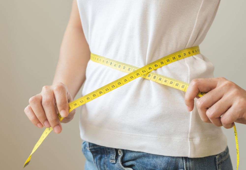 Sau tuổi 40 bạn có thể tăng cân ngay cả khi chỉ uống nước? Bác sĩ hướng dẫn 4 cách ăn để tăng khả năng đốt cháy mỡ thừa - Ảnh 1.