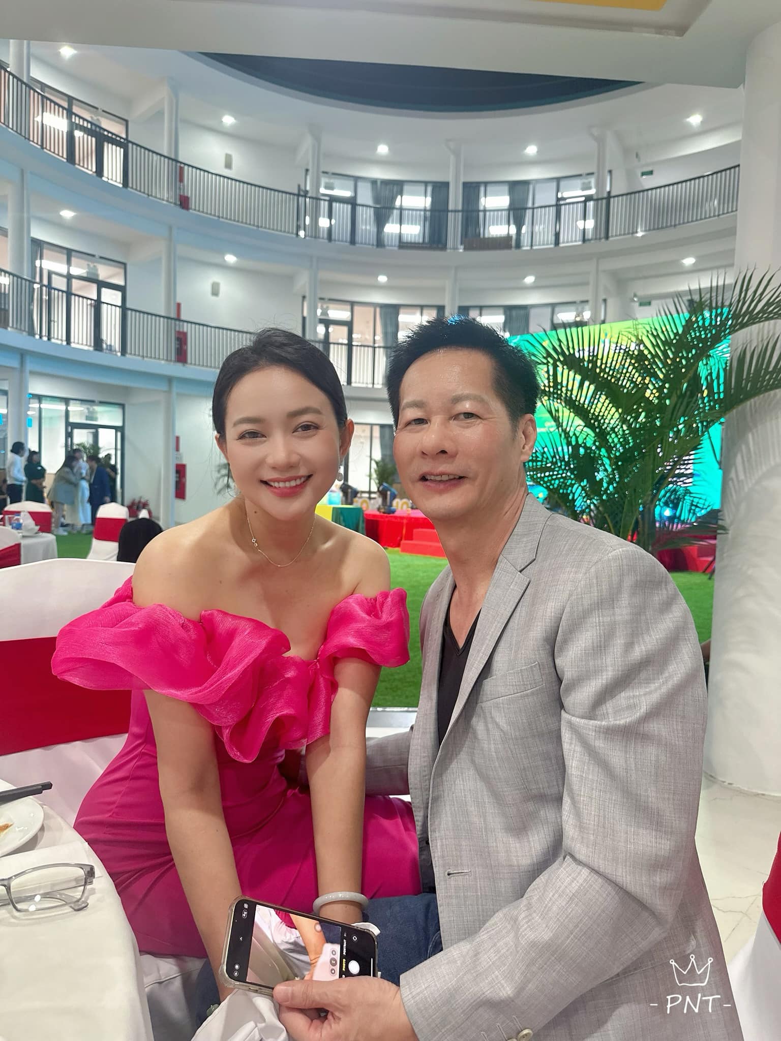 Đại gia U65 si mê mỹ nhân Việt kém 26 tuổi bất chấp thế nào, tặng toàn bộ tài sản hàng trăm tỷ- Ảnh 4.