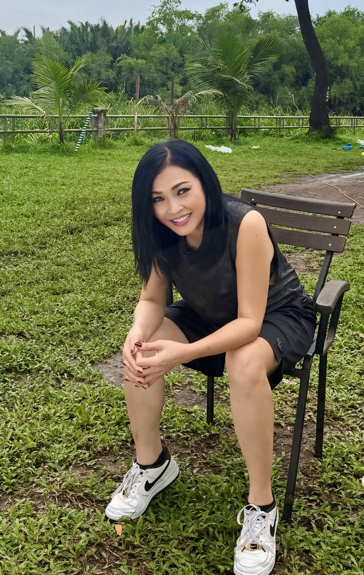 Nữ ca sĩ đình đám U55 công khai lấy trai miền núi, không biết tiếng Việt, luôn sợ chồng ghen vì điều này - Ảnh 3.