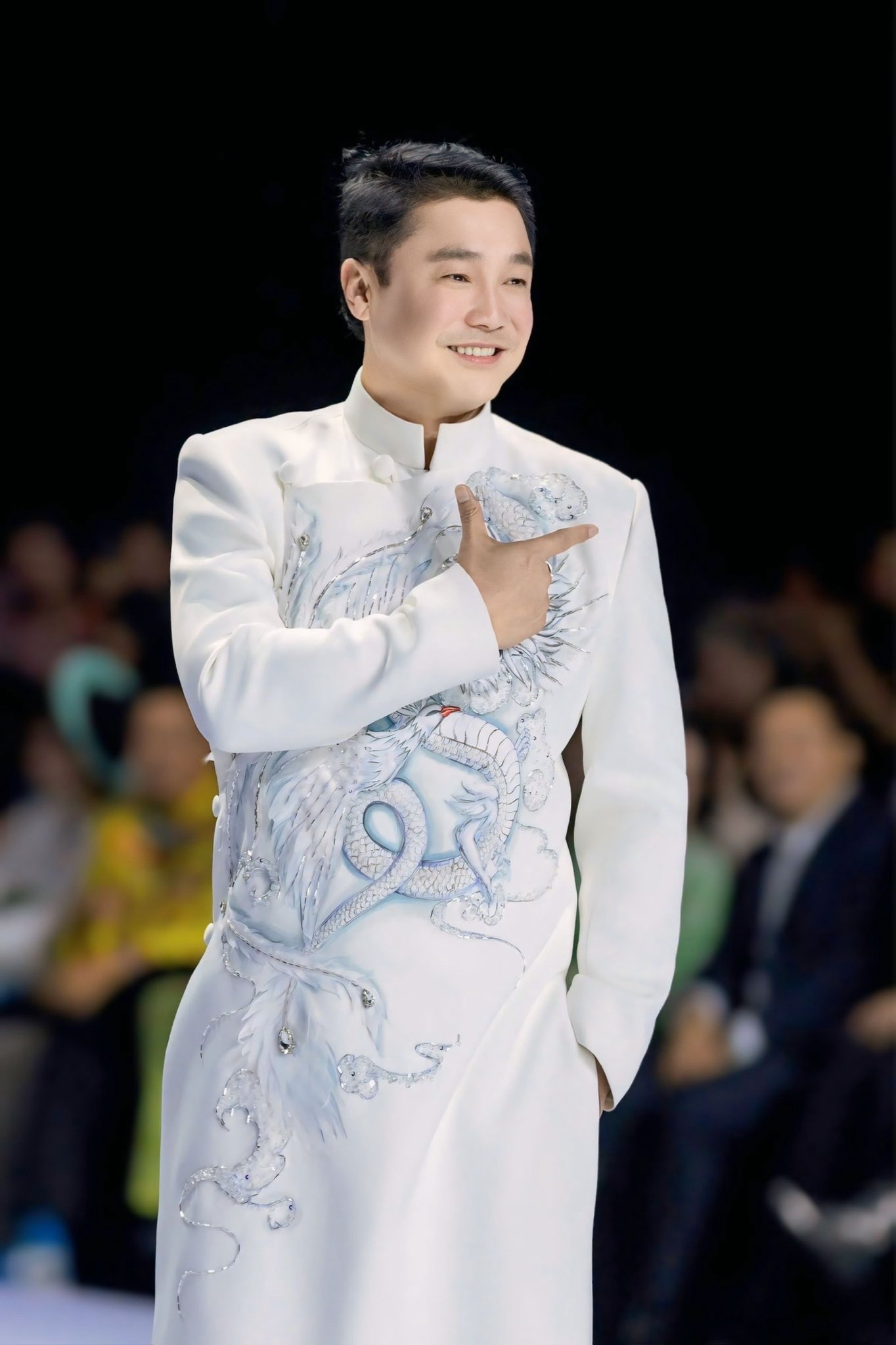 Nam nghệ sĩ Việt được trả cát-xê kỷ lục 60 cây vàng, cả nhà không đại gia cũng là CEO giàu nức tiếng- Ảnh 3.