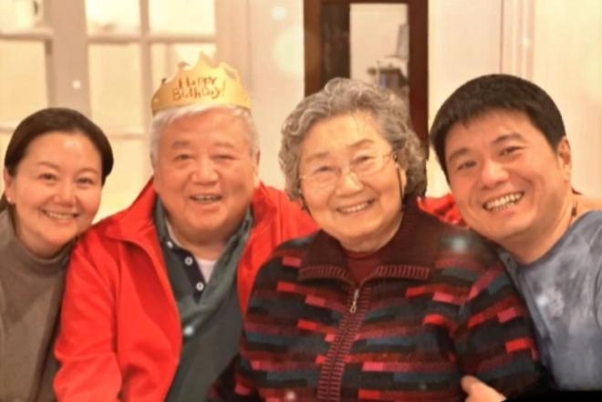 Nữ MC đình đám cùng cả gia đình chuyển vào viện dưỡng lão, mẹ chồng cũng đến sống chung: Lý do phía sau khiến nhiều người suy ngẫm- Ảnh 6.