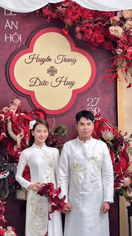 Tuyển thủ Đức Huy và MC Mù Tạt cực tình trong lễ cưới, cô dâu rạng rỡ như hoa giữa dàn phù dâu xinh đẹp- Ảnh 3. Tuyển thủ Đức Huy và MC Mù Tạt cực tình trong lễ cưới, cô dâu rạng rỡ như hoa giữa dàn phù dâu xinh đẹp- Ảnh 3.