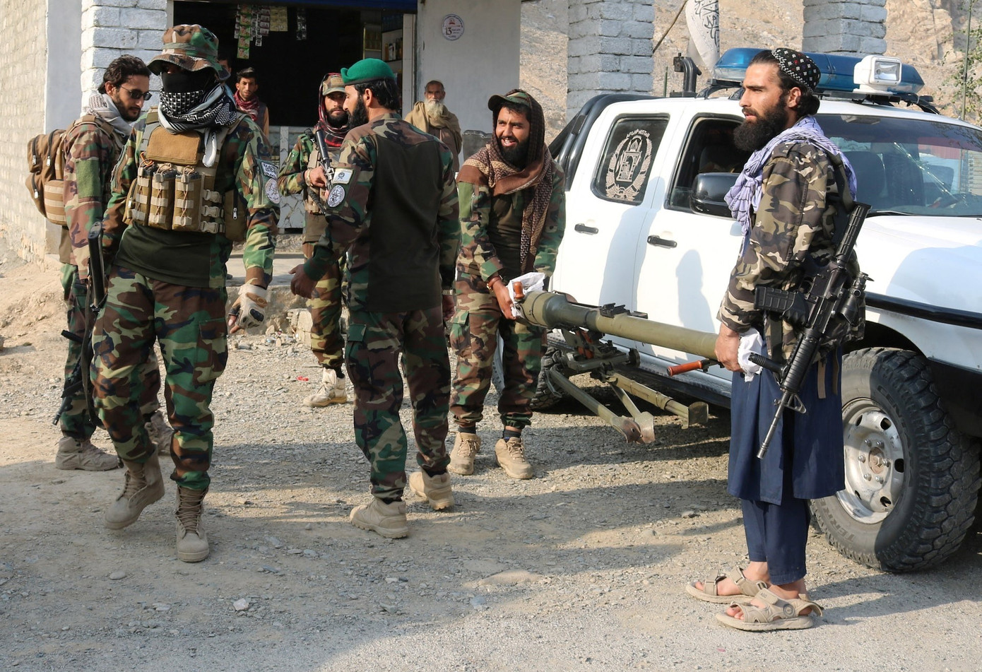 Chứng khoán Pakistan sụp đổ- Ảnh 1.