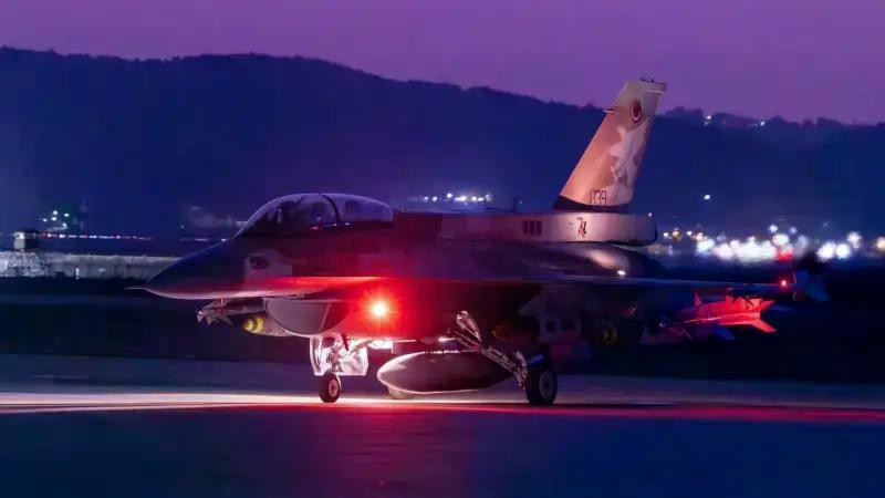 Thành phần cực lớn lực lượng hỗn hợp Mỹ - Israel tấn công Iran đã được tiết lộ- Ảnh 1.