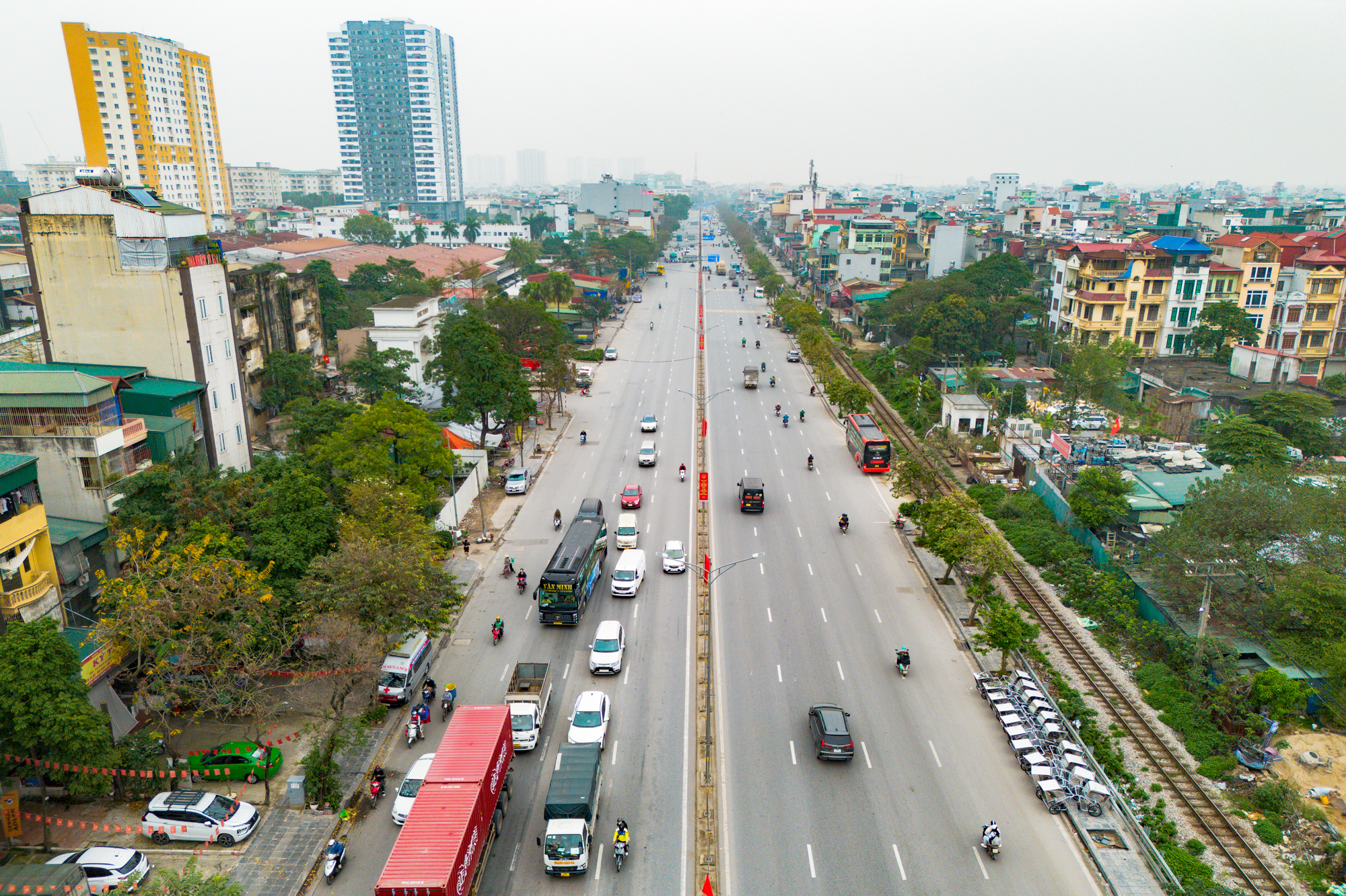 Toàn cảnh trục đường 153.000 tỷ đang được nghiên cứu mở rộng lên 90 m, nối trung tâm Hà Nội với đại đô thị lớn nhất Việt Nam - Ảnh 3.