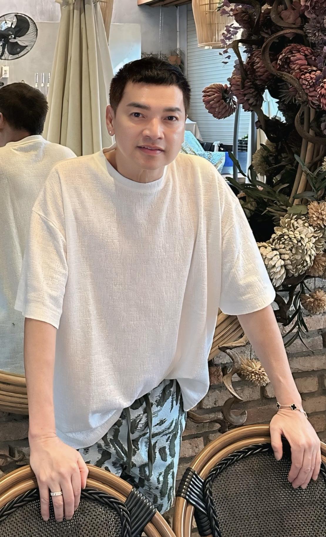 Nam nghệ sĩ U70 si mê mẹ đơn thân kém 37 tuổi, tặng biệt thự 4 tầng, mua nhiều mỹ phẩm để không già- Ảnh 8.