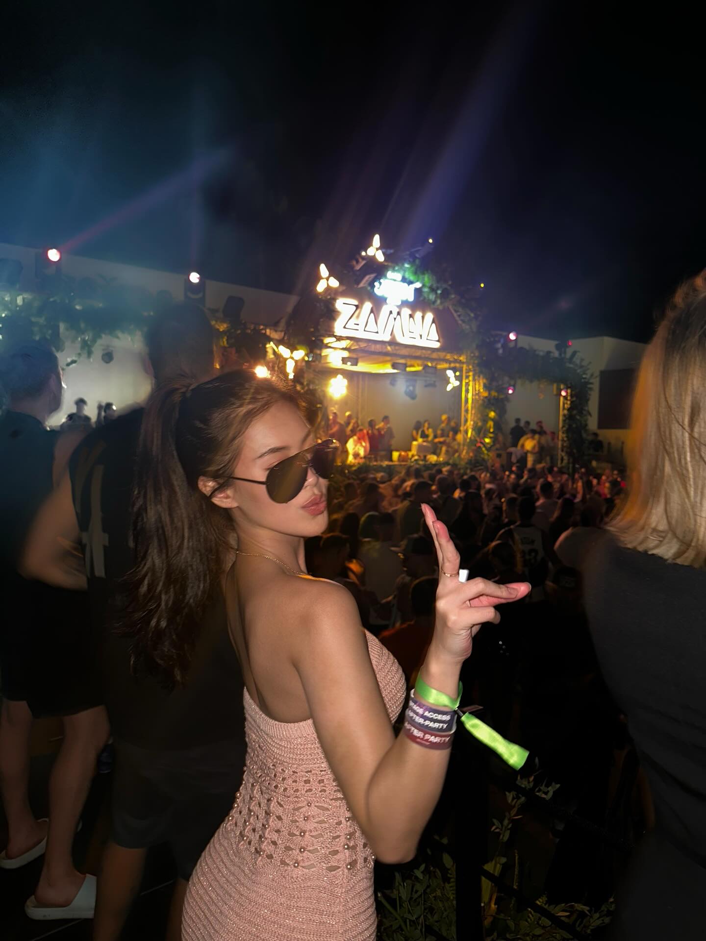 Ái nữ tỷ phú Johnathan Hạnh Nguyễn gặp tình huống éo le khi đi tuần trăng mật ở Thái Lan- Ảnh 4. Ái nữ tỷ phú Johnathan Hạnh Nguyễn gặp tình huống éo le khi đi tuần trăng mật ở Thái Lan- Ảnh 4.