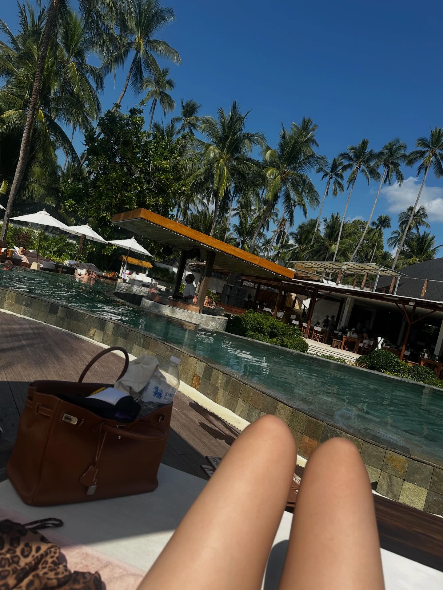 Ái nữ tỷ phú Johnathan Hạnh Nguyễn gặp tình huống éo le khi đi tuần trăng mật ở Thái Lan- Ảnh 5. Ái nữ tỷ phú Johnathan Hạnh Nguyễn gặp tình huống éo le khi đi tuần trăng mật ở Thái Lan- Ảnh 5.