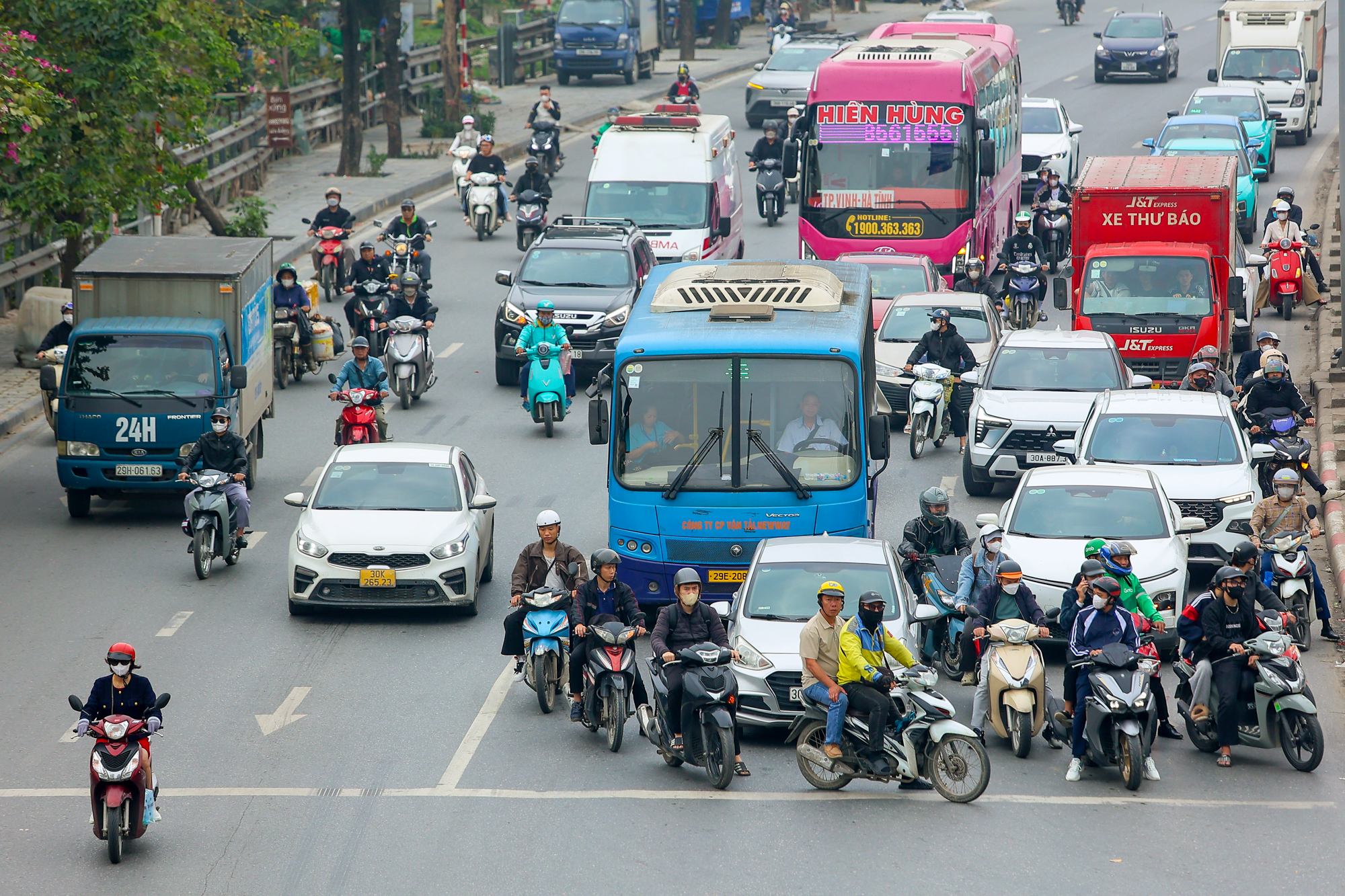 Toàn cảnh trục đường 153.000 tỷ đang được nghiên cứu mở rộng lên 90 m, nối trung tâm Hà Nội với đại đô thị lớn nhất Việt Nam - Ảnh 7.