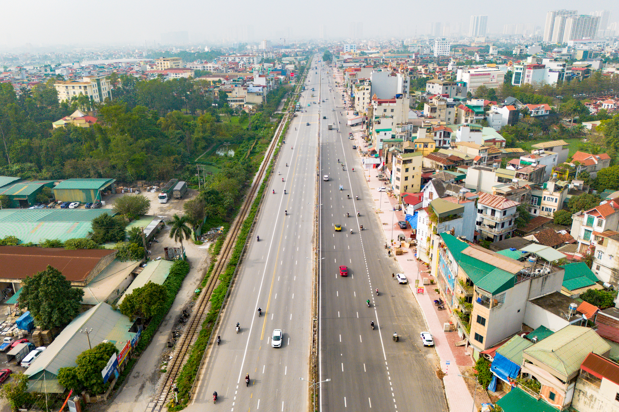 Toàn cảnh trục đường 153.000 tỷ đang được nghiên cứu mở rộng lên 90 m, nối trung tâm Hà Nội với đại đô thị lớn nhất Việt Nam - Ảnh 9.