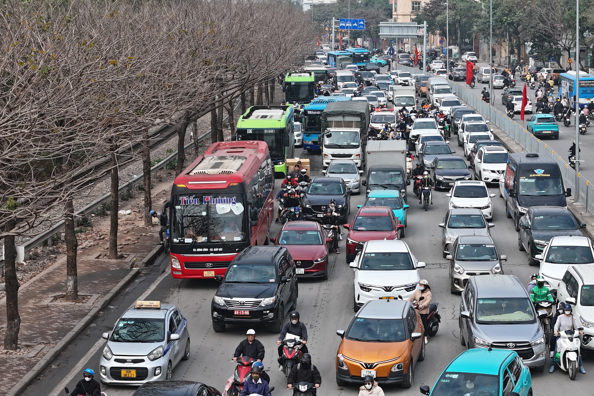 Giải mã "mắt thần" Google Maps: Không lắp camera, vì sao biết chính xác từng mét đường tắc cứng? - Ảnh 2.