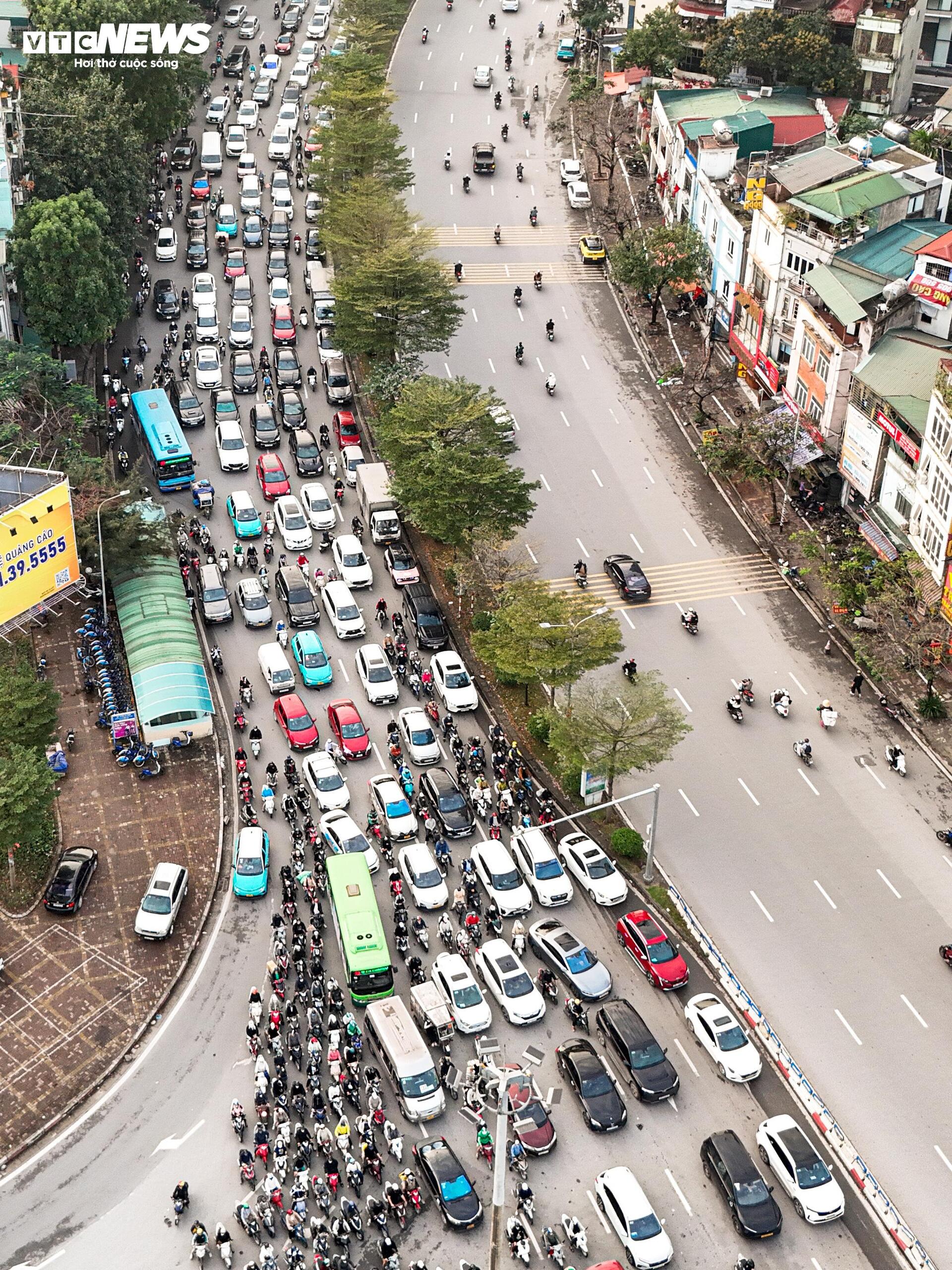 Hiện trạng đường Láng trước đề xuất mở rộng lên gần 54m- Ảnh 6.