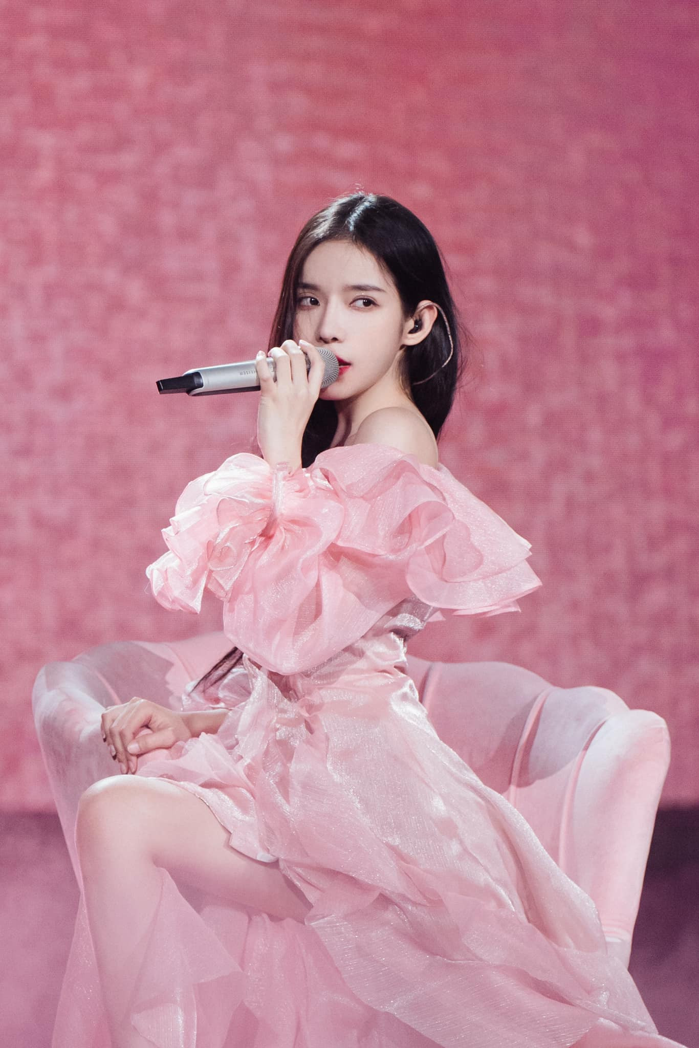 Nữ chính đóng phim Việt 300 tỷ: Mỹ nhân vòng eo 55cm, ca nhạc sĩ đa tài thử đủ show thực tế cuối cùng cũng "lãi đậm”- Ảnh 3.