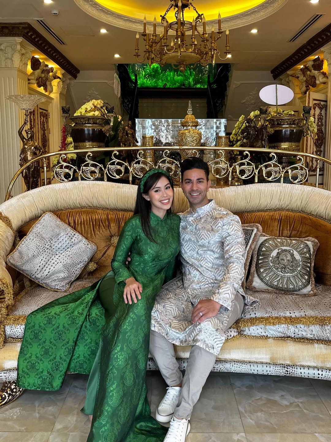 Ái nữ tỷ phú Johnathan Hạnh Nguyễn gặp tình huống éo le khi đi tuần trăng mật ở Thái Lan- Ảnh 7. Ái nữ tỷ phú Johnathan Hạnh Nguyễn gặp tình huống éo le khi đi tuần trăng mật ở Thái Lan- Ảnh 7.