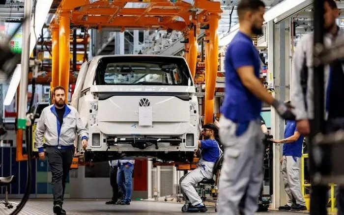 Chuẩn bị đầu tư 2,5 tỷ USD xây nhà máy, một hãng xe châu Âu bỗng chùn chân trước cánh cửa vào nước Mỹ vì 1 lý do - Ảnh 2.