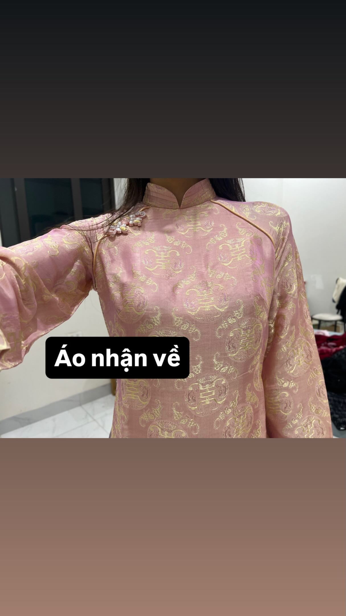 1001 kiếp nạn mua áo dài Tết: Các "nàng thơ" hụt hẫng, cứng đơ người - Ảnh 2. 1001 kiếp nạn mua áo dài Tết: Các "nàng thơ" hụt hẫng, cứng đơ người - Ảnh 2.