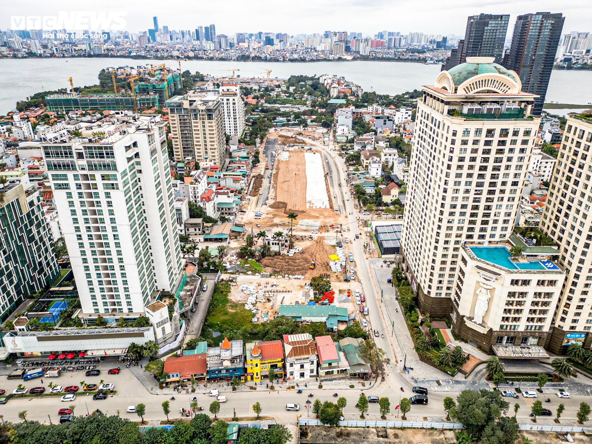 Tuyến đường rộng gần 100m ven Hồ Tây dần thành hình sau một năm thi công- Ảnh 1.