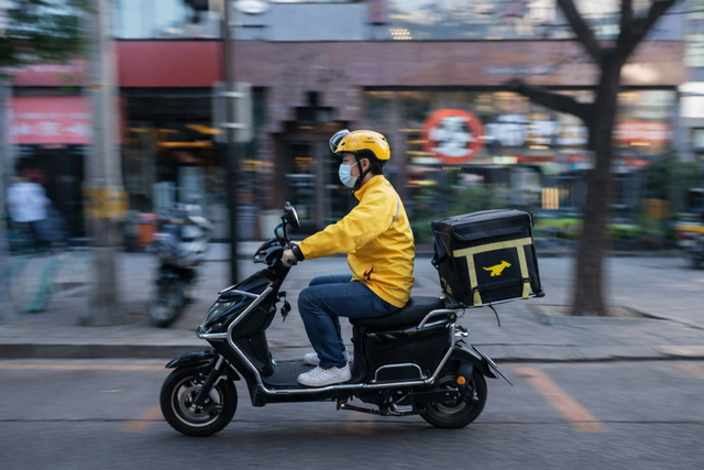 Thạc sĩ đại học top 1 bất ngờ trở thành shipper giao đồ ăn- Ảnh 2.