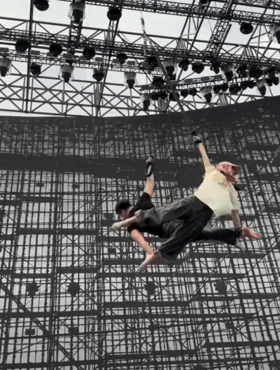 Người đàn ông được tìm kiếm nhiều nhất trong fan concert Hòa Minzy- Ảnh 5.