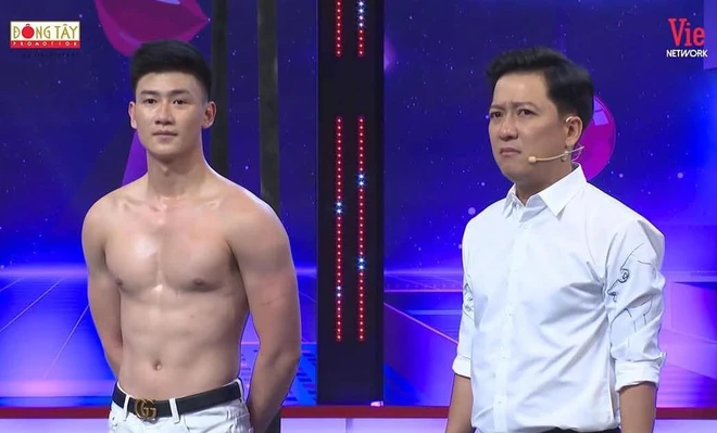 Người đàn ông được tìm kiếm nhiều nhất trong fan concert Hòa Minzy- Ảnh 4.