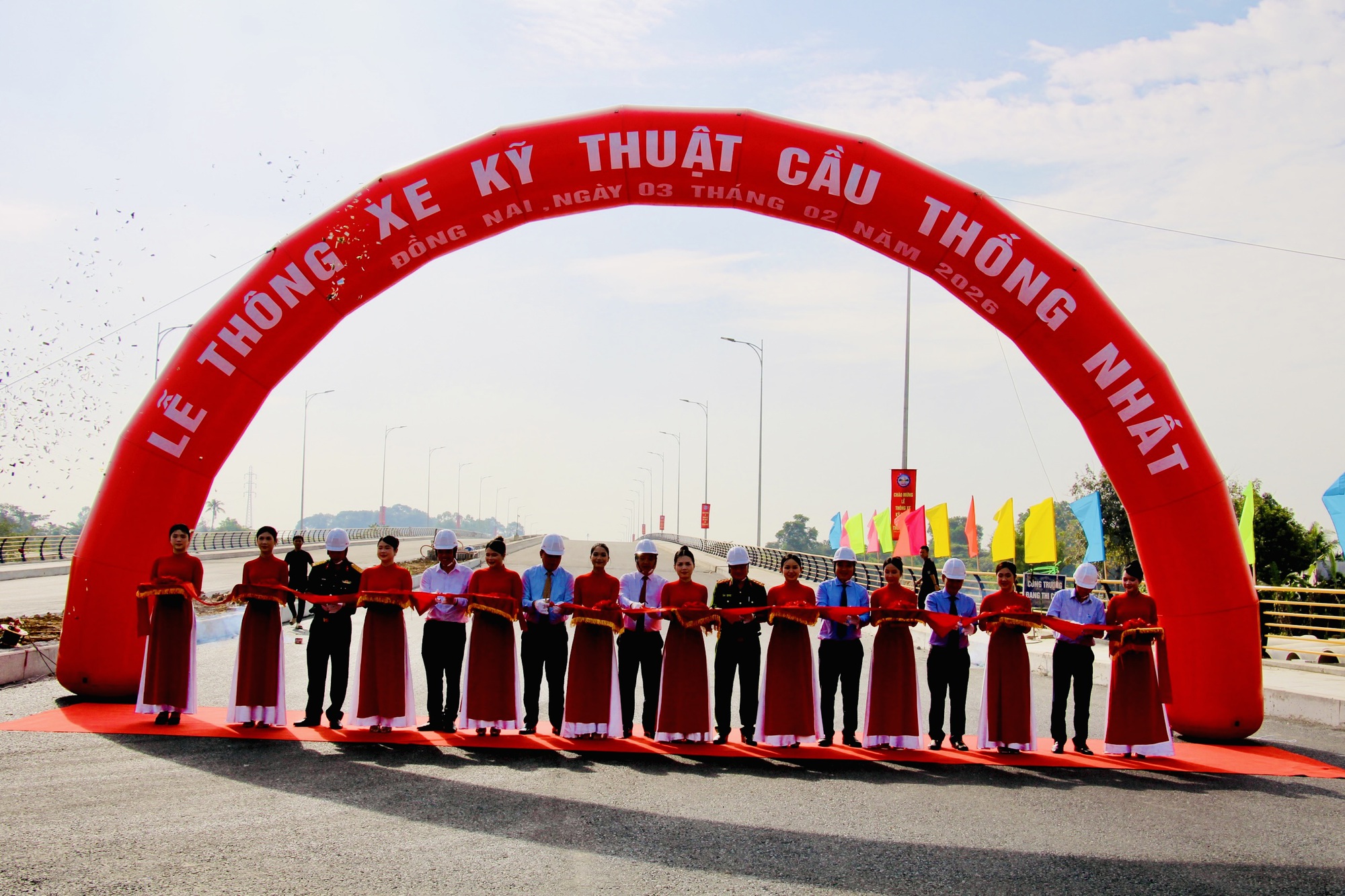 Đồng Nai thông xe kỹ thuật 2 Dự án giao thông nghìn tỉ - Ảnh 1.