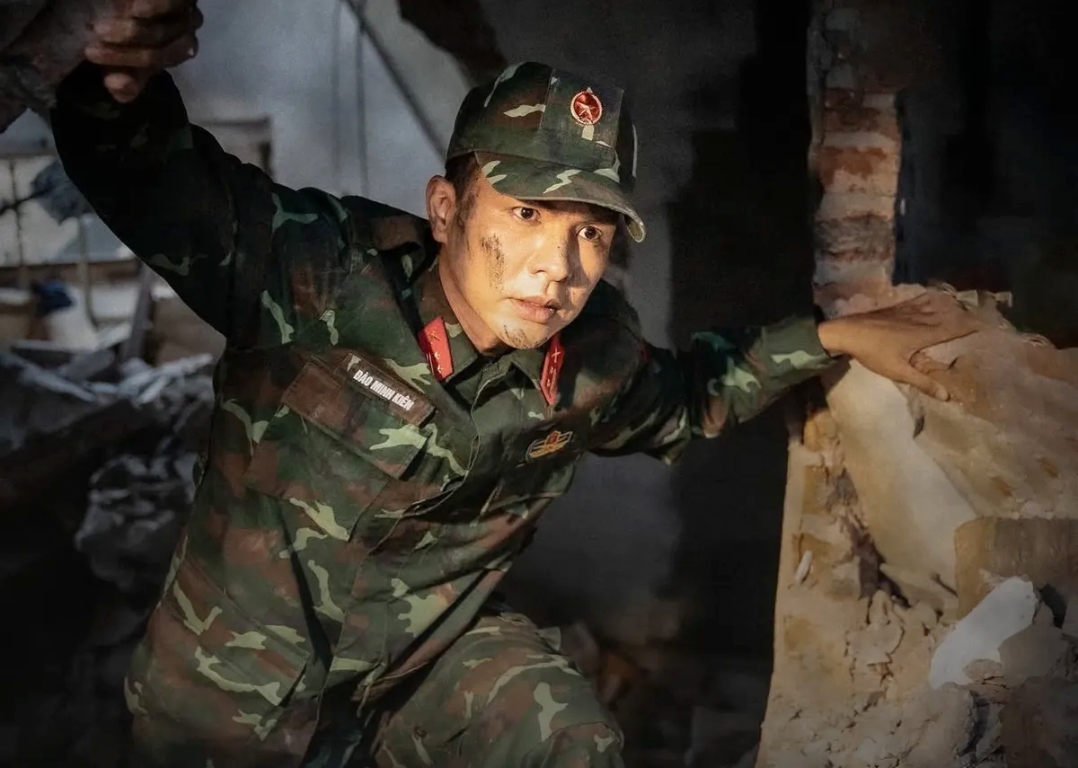 Phim Việt giờ vàng mới chiếu đã được khen hay như Hậu Duệ Mặt Trời, nam chính mặc quân phục là đẹp lên gấp tỷ lần- Ảnh 5.