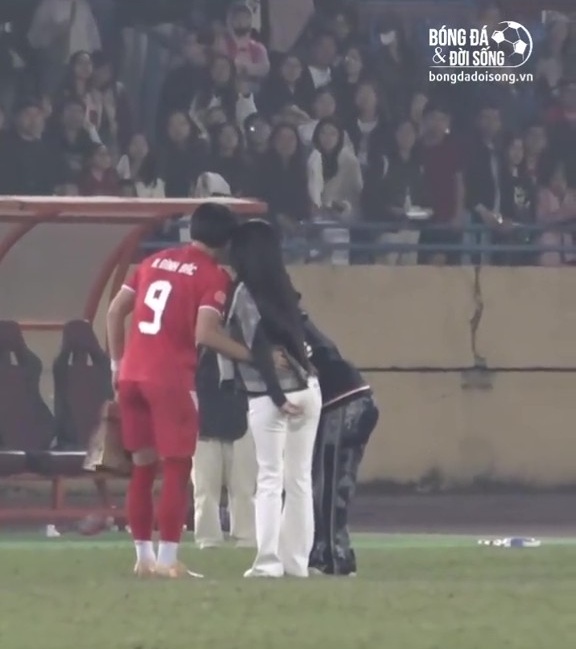 10 giây của Đình Bắc và Chu Thanh Huyền đang viral: "Cậu ấy lễ phép quá" - Ảnh 2.