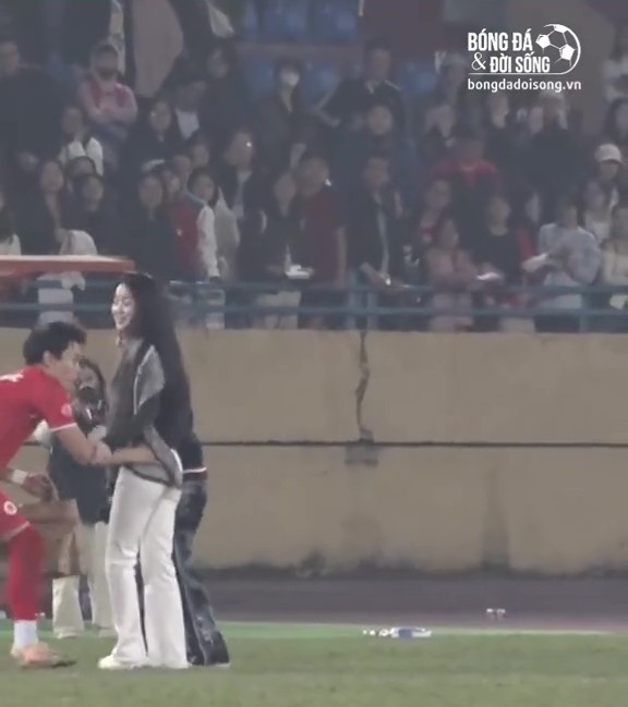 10 giây của Đình Bắc và Chu Thanh Huyền đang viral: "Cậu ấy lễ phép quá" - Ảnh 3.