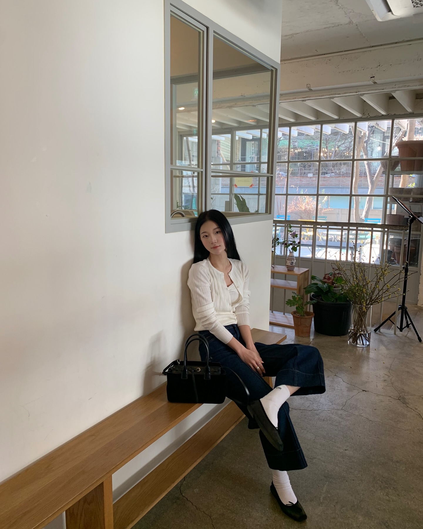 Nàng blogger mặc trang phục màu trung tính mỗi ngày, nhưng set nào cũng đẹp miễn chê- Ảnh 6.