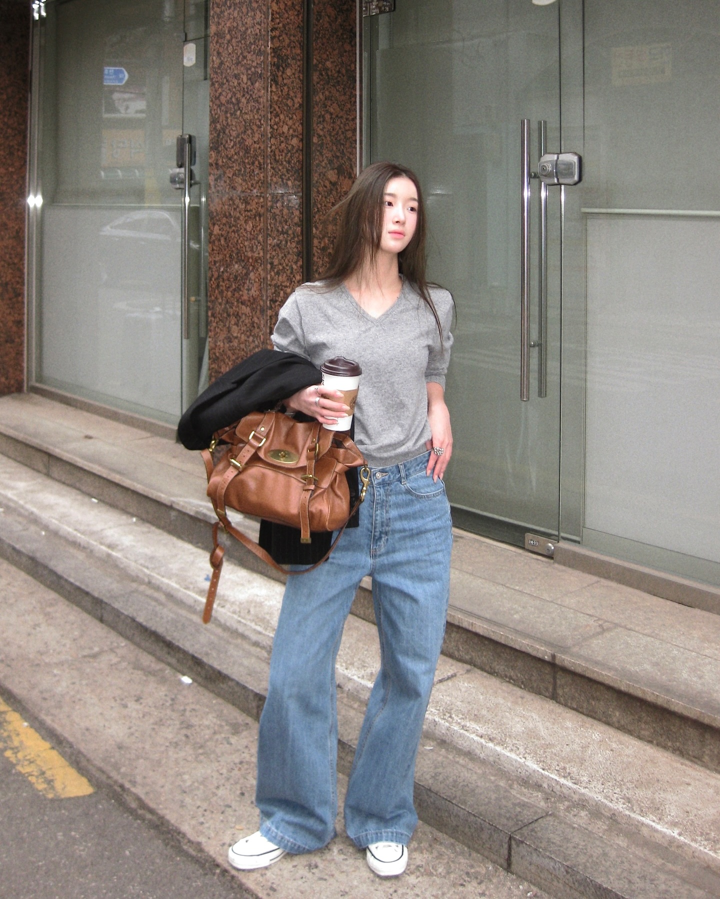 Nàng blogger mặc trang phục màu trung tính mỗi ngày, nhưng set nào cũng đẹp miễn chê- Ảnh 5.