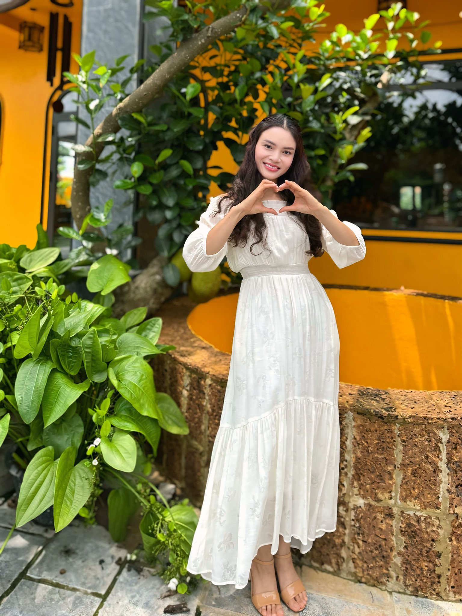 Nữ NSND sở hữu biệt phủ 10.000m2 ở Hà Nội, 42 tuổi tái hôn, vừa xây biệt thự mới 10 phòng ngủ- Ảnh 2.