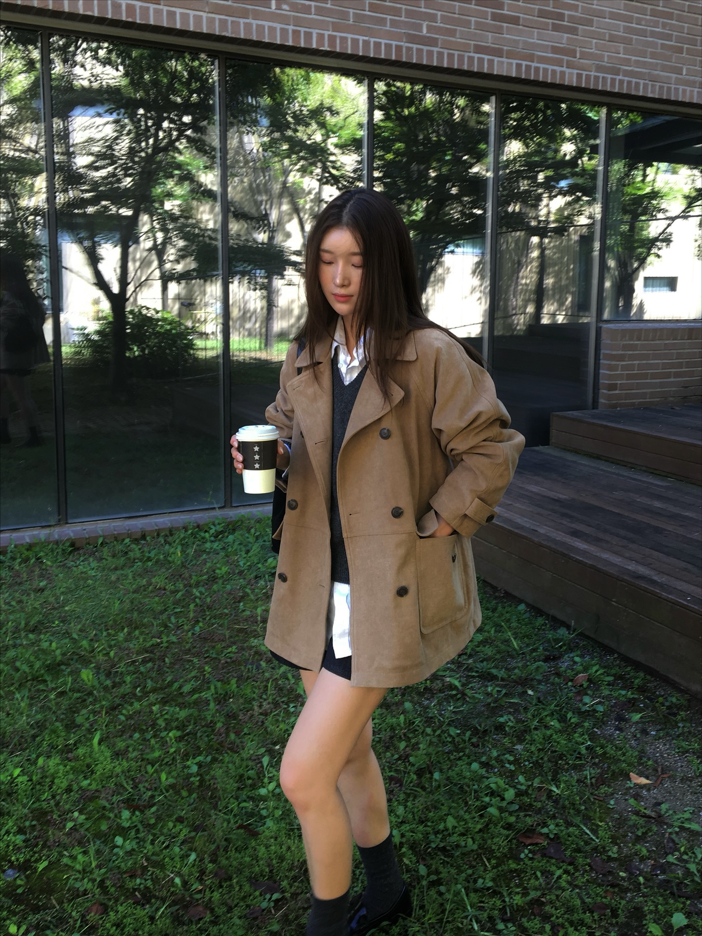 Nàng blogger mặc trang phục màu trung tính mỗi ngày, nhưng set nào cũng đẹp miễn chê- Ảnh 8.