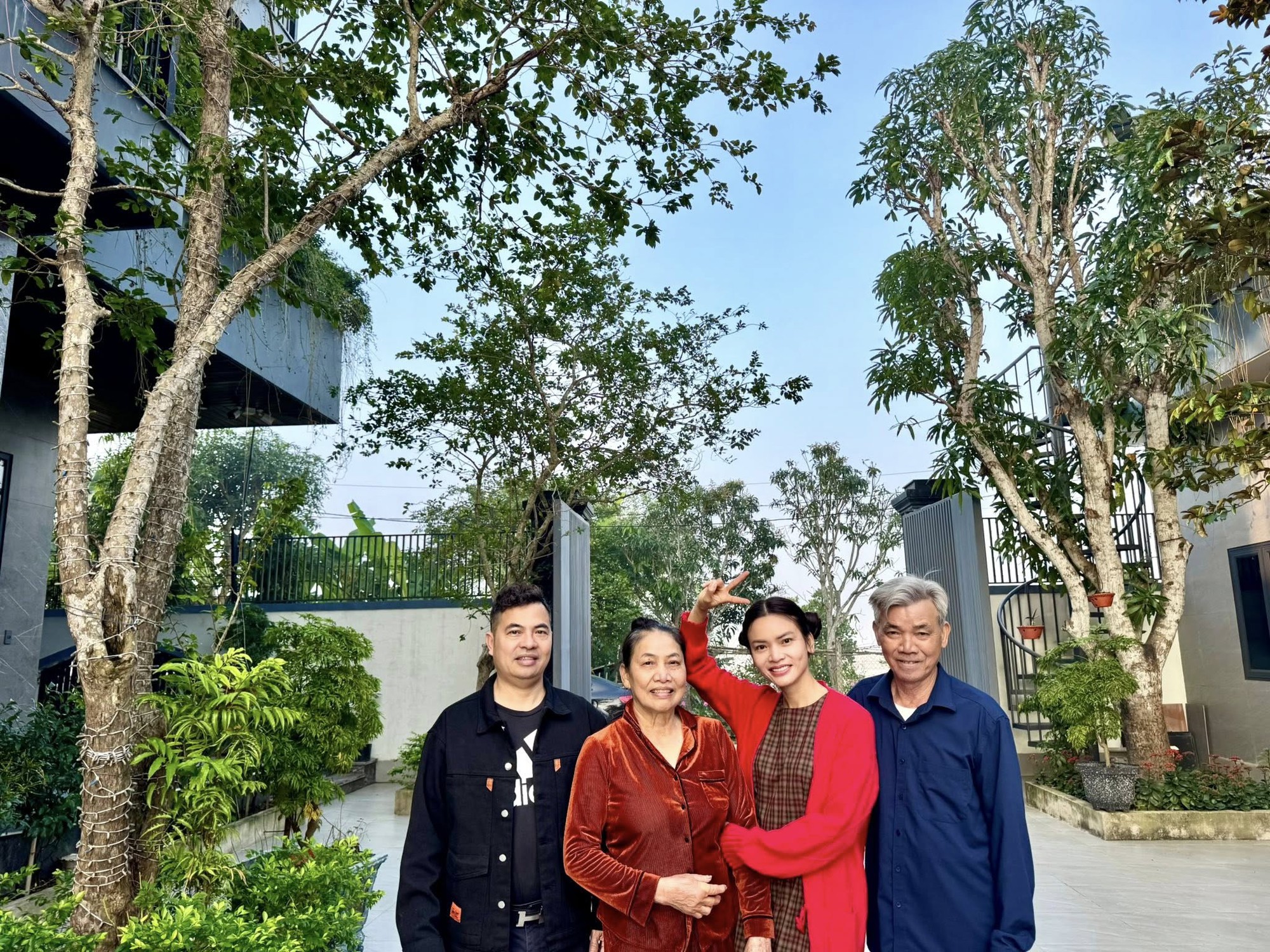 Nữ NSND sở hữu biệt phủ 10.000m2 ở Hà Nội, 42 tuổi tái hôn, vừa xây biệt thự mới 10 phòng ngủ- Ảnh 7.