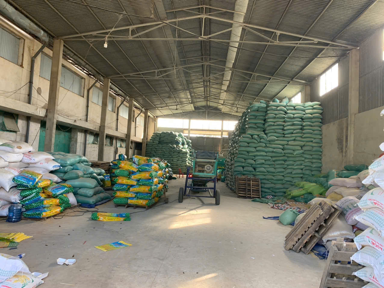 Khám xét khẩn cấp kho sản xuất, bắt Giám đốc Nguyễn Huy Vũ 48 tuổi- Ảnh 1.