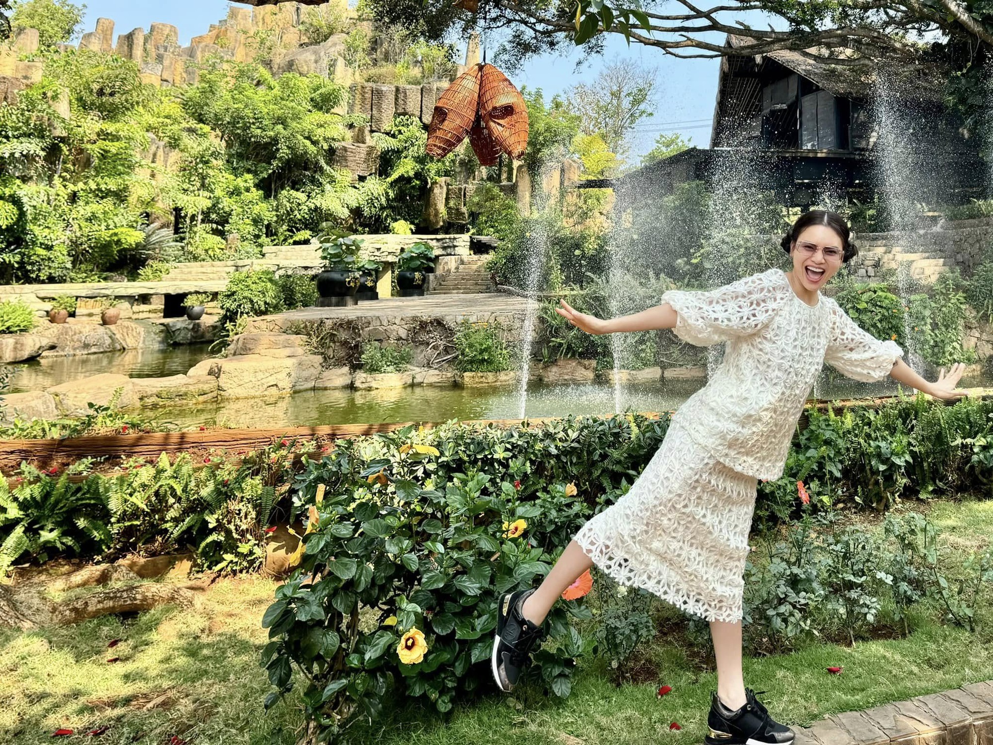 Nữ NSND sở hữu biệt phủ 10.000m2 ở Hà Nội, 42 tuổi tái hôn, vừa xây biệt thự mới 10 phòng ngủ- Ảnh 6.